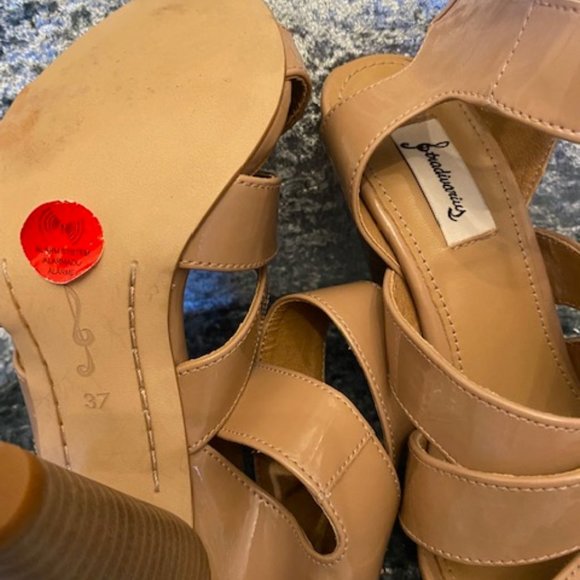 Unique Stradivarius heels-made in Spain - Picture 2 of 2